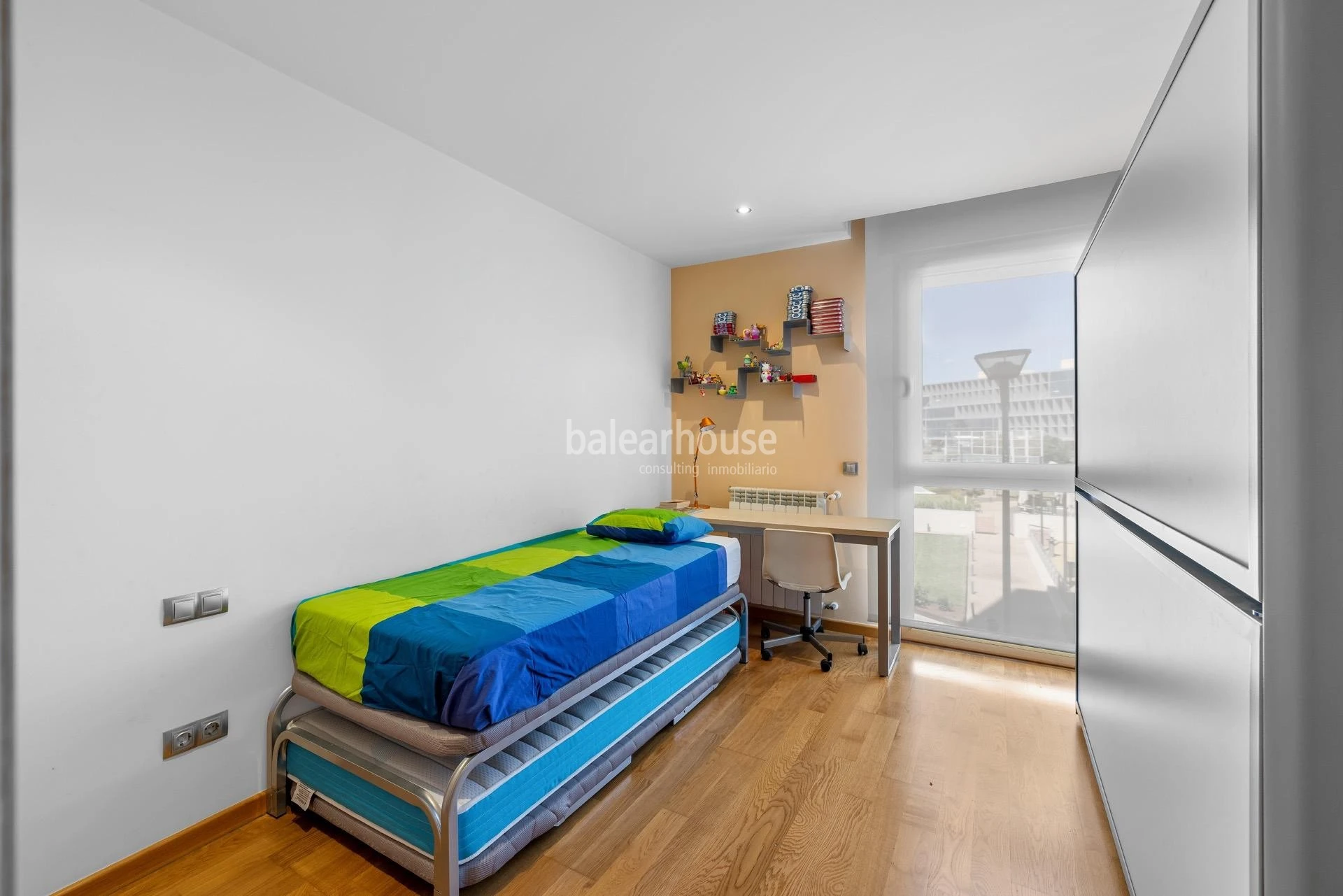 Designwohnung mit hochwertiger Ausstattung, Terrasse, Pool und schönem Meerblick in Portixol