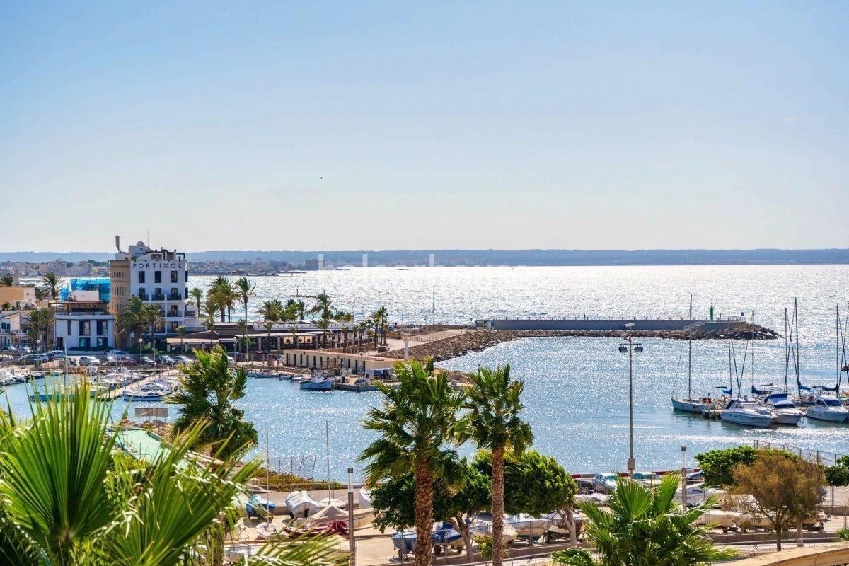 Designwohnung mit hochwertiger Ausstattung, Terrasse, Pool und schönem Meerblick in Portixol