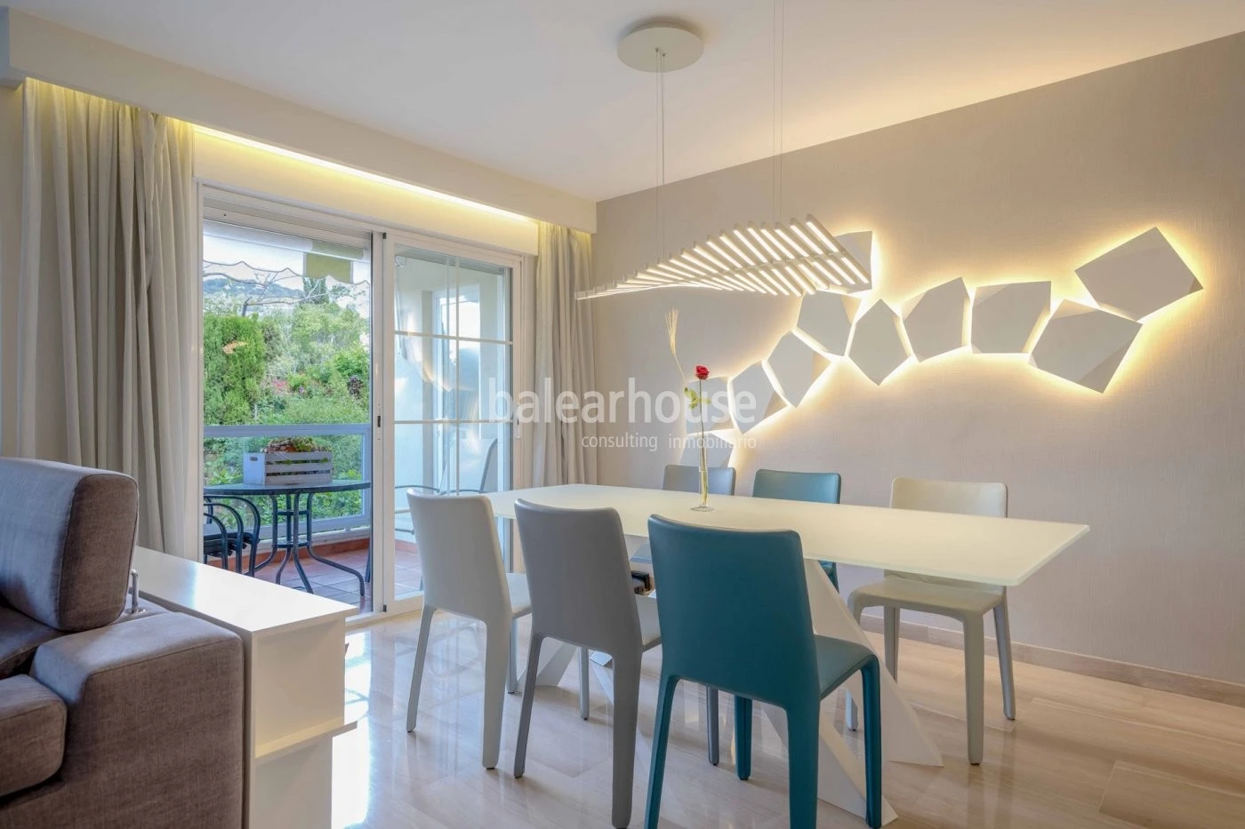 Geräumige Wohnung in einer gepflegten Wohnanlage mit Swimmingpool und Gärten, direkt neben dem schönen Park und der Burg von Bellver