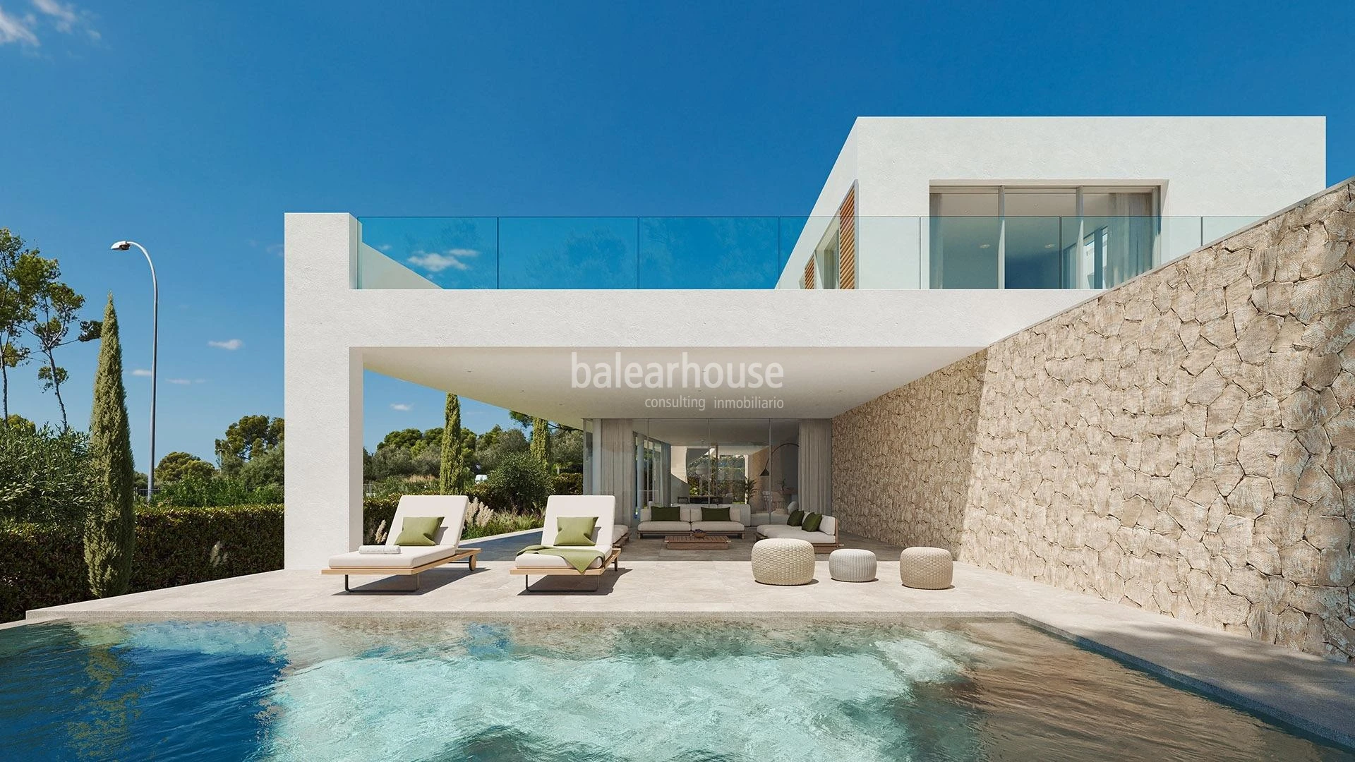 Nueva villa de diseño y altas calidades con jardín y piscina a pocos pasos del mar en Sol de Mallorca