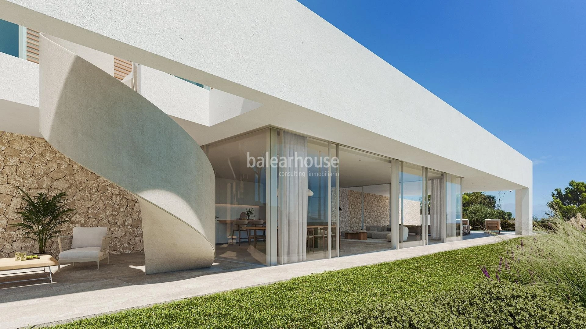 Nueva villa de diseño y altas calidades con jardín y piscina a pocos pasos del mar en Sol de Mallorca