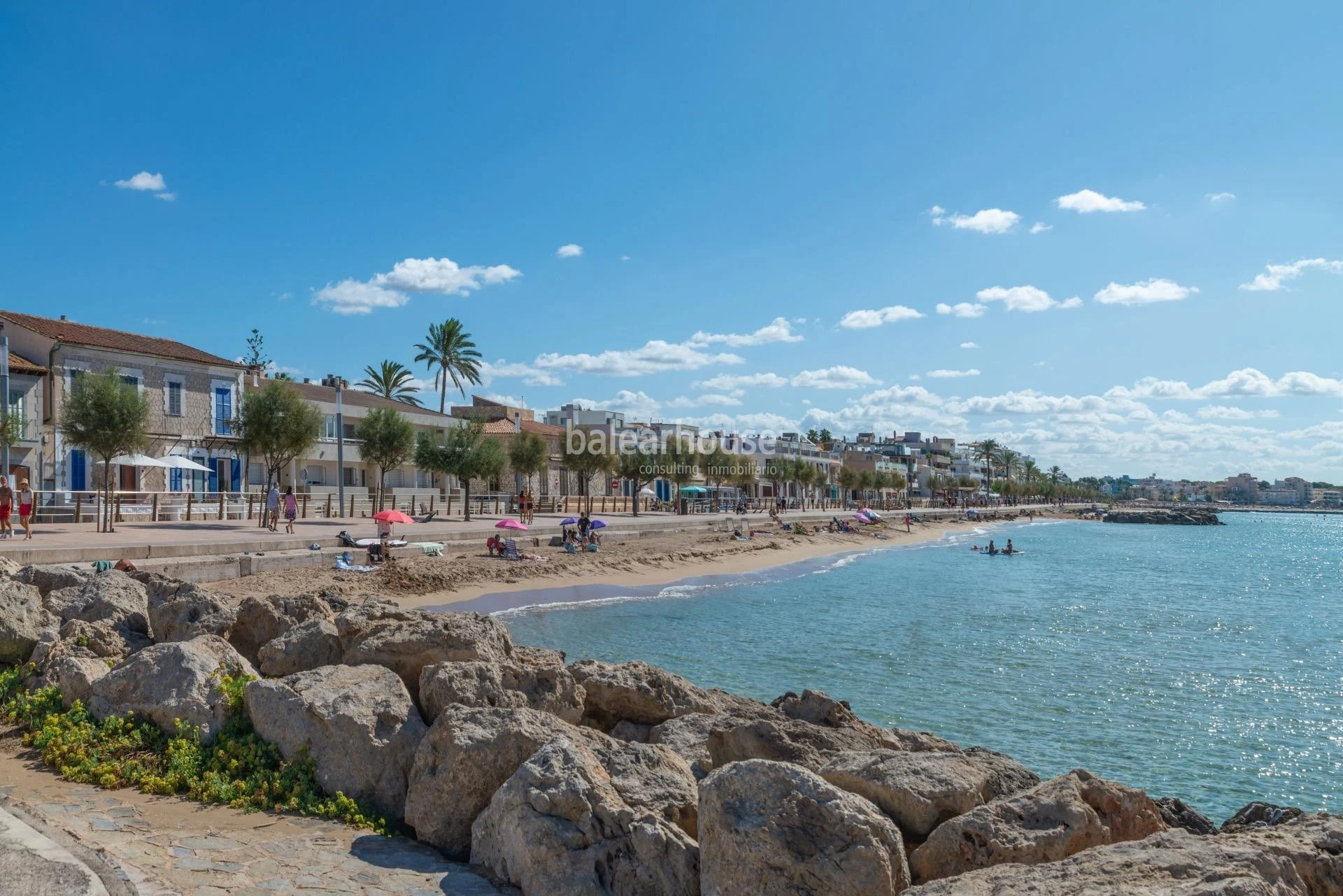 Magnífica casa frente al Mediterráneo con jardín, terraza y altas calidades en el privilegiado paseo del Portixol-Molinar