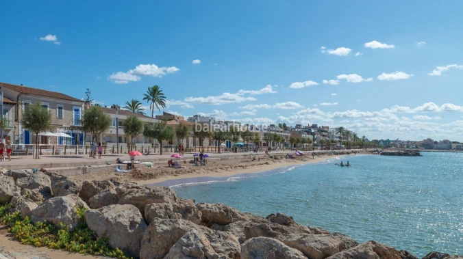Magnífica casa frente al Mediterráneo con jardín, terraza y altas calidades en el privilegiado paseo del Portixol-Molinar