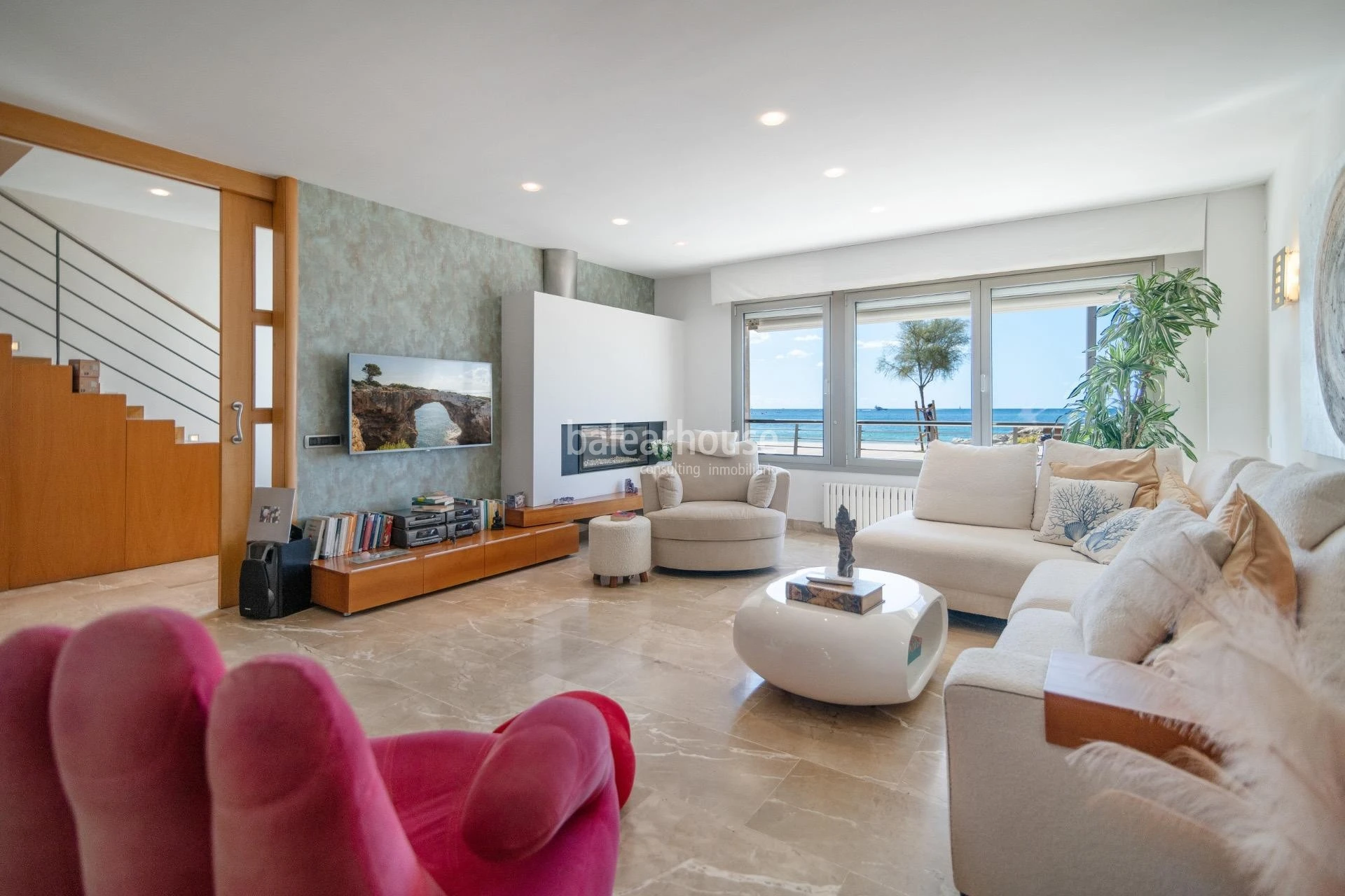 Magnífica casa frente al Mediterráneo con jardín, terraza y altas calidades en el privilegiado paseo del Portixol-Molinar