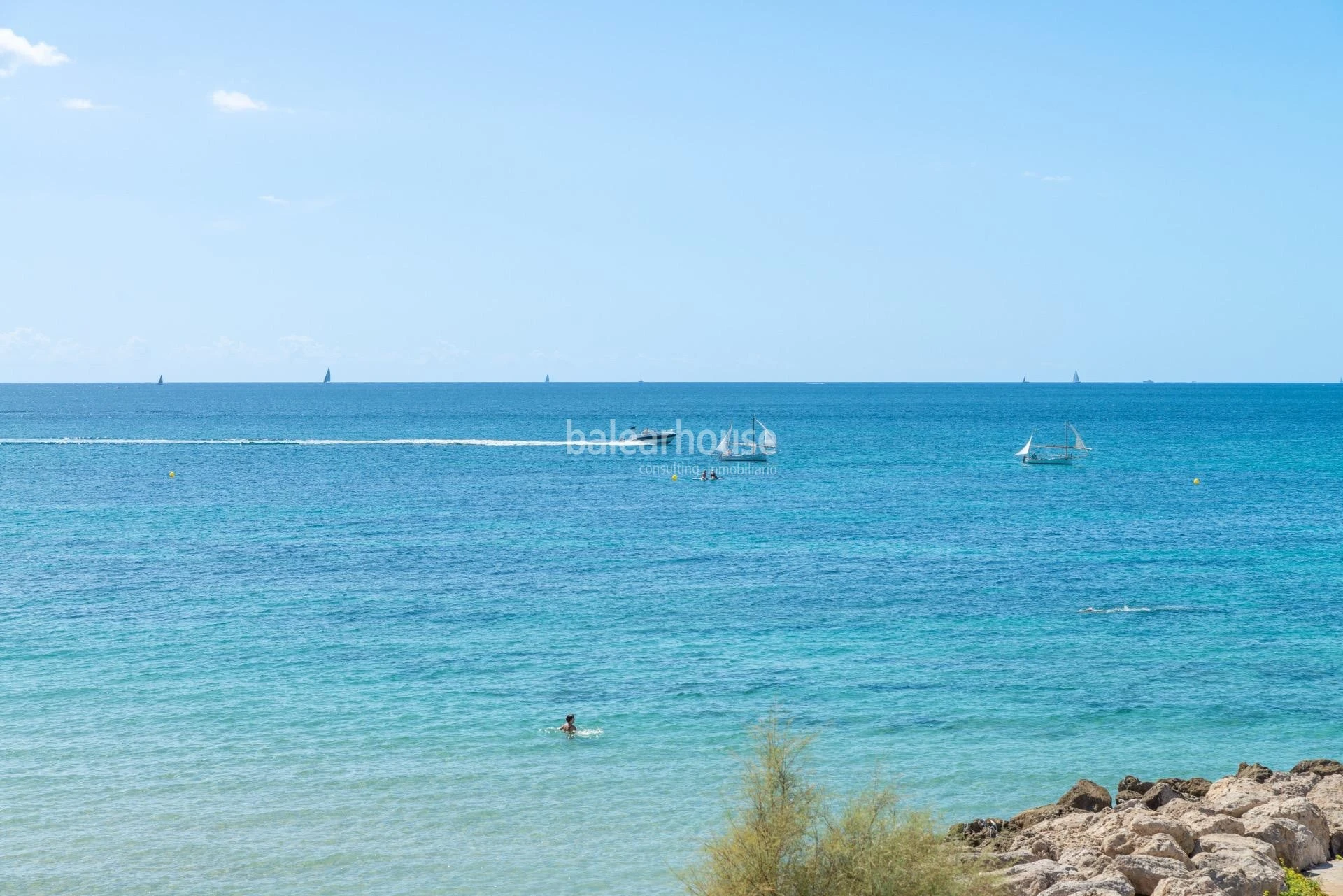 Magnífica casa frente al Mediterráneo con jardín, terraza y altas calidades en el privilegiado paseo del Portixol-Molinar