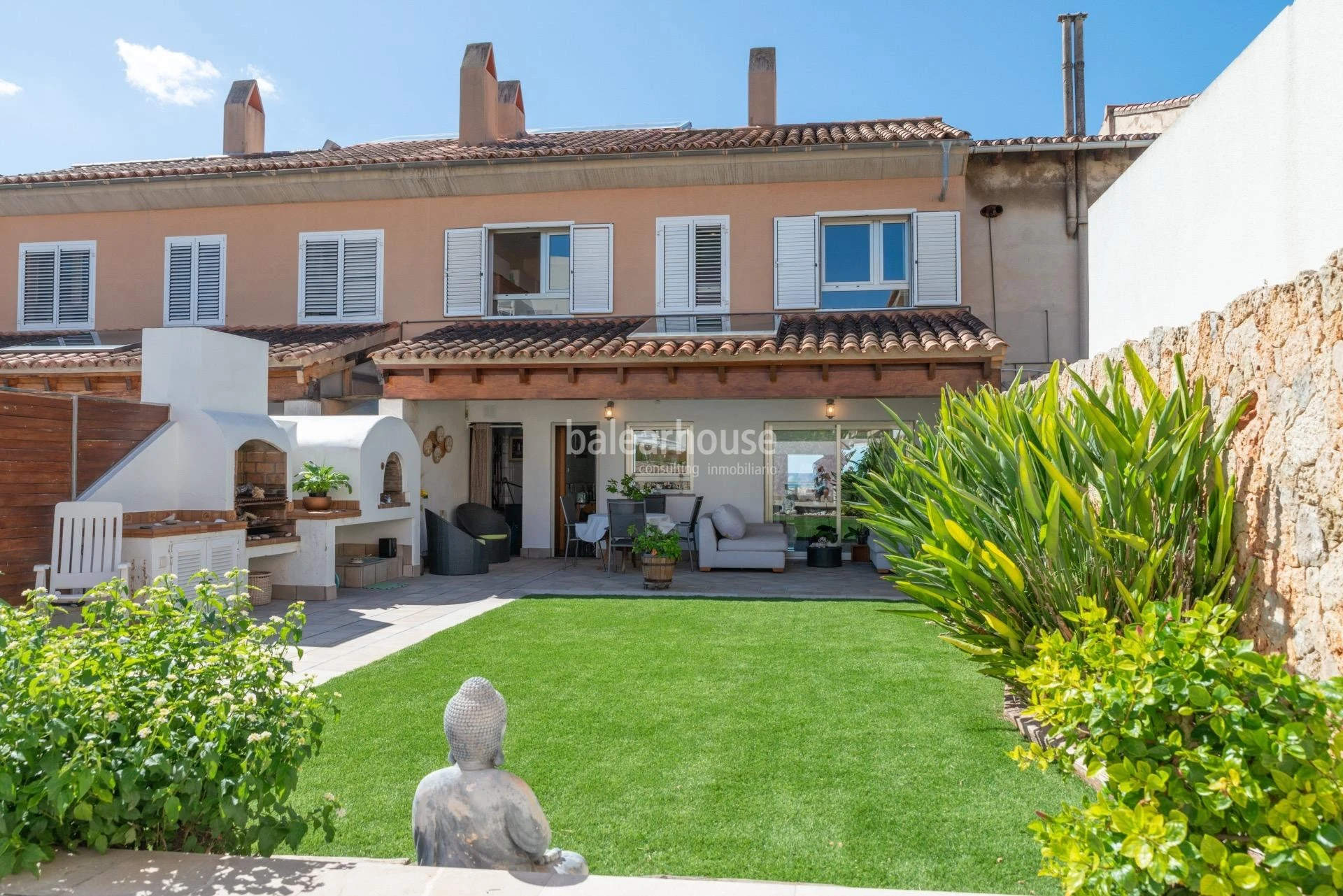 Magnífica casa frente al Mediterráneo con jardín, terraza y altas calidades en el privilegiado paseo del Portixol-Molinar