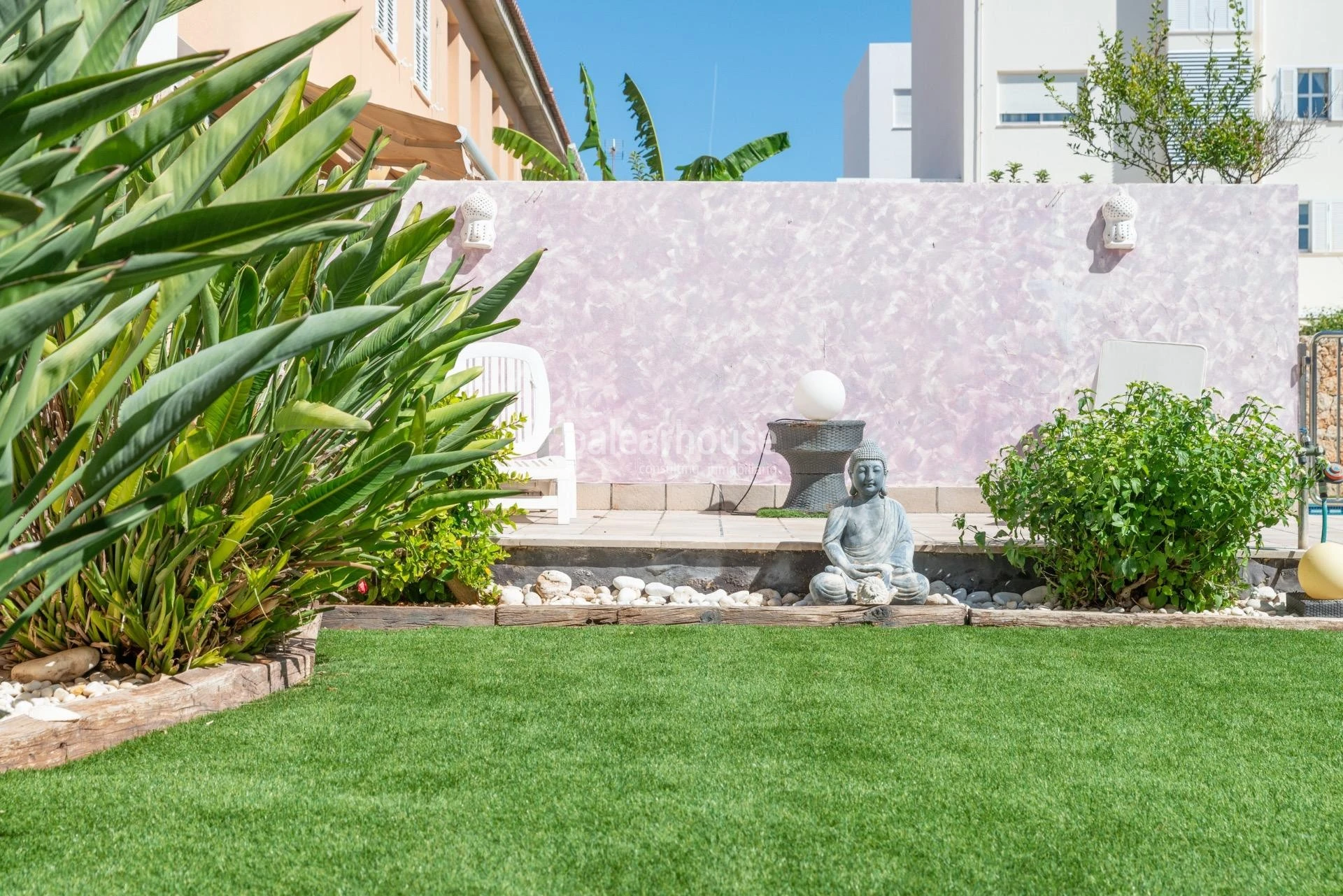 Magnífica casa frente al Mediterráneo con jardín, terraza y altas calidades en el privilegiado paseo del Portixol-Molinar