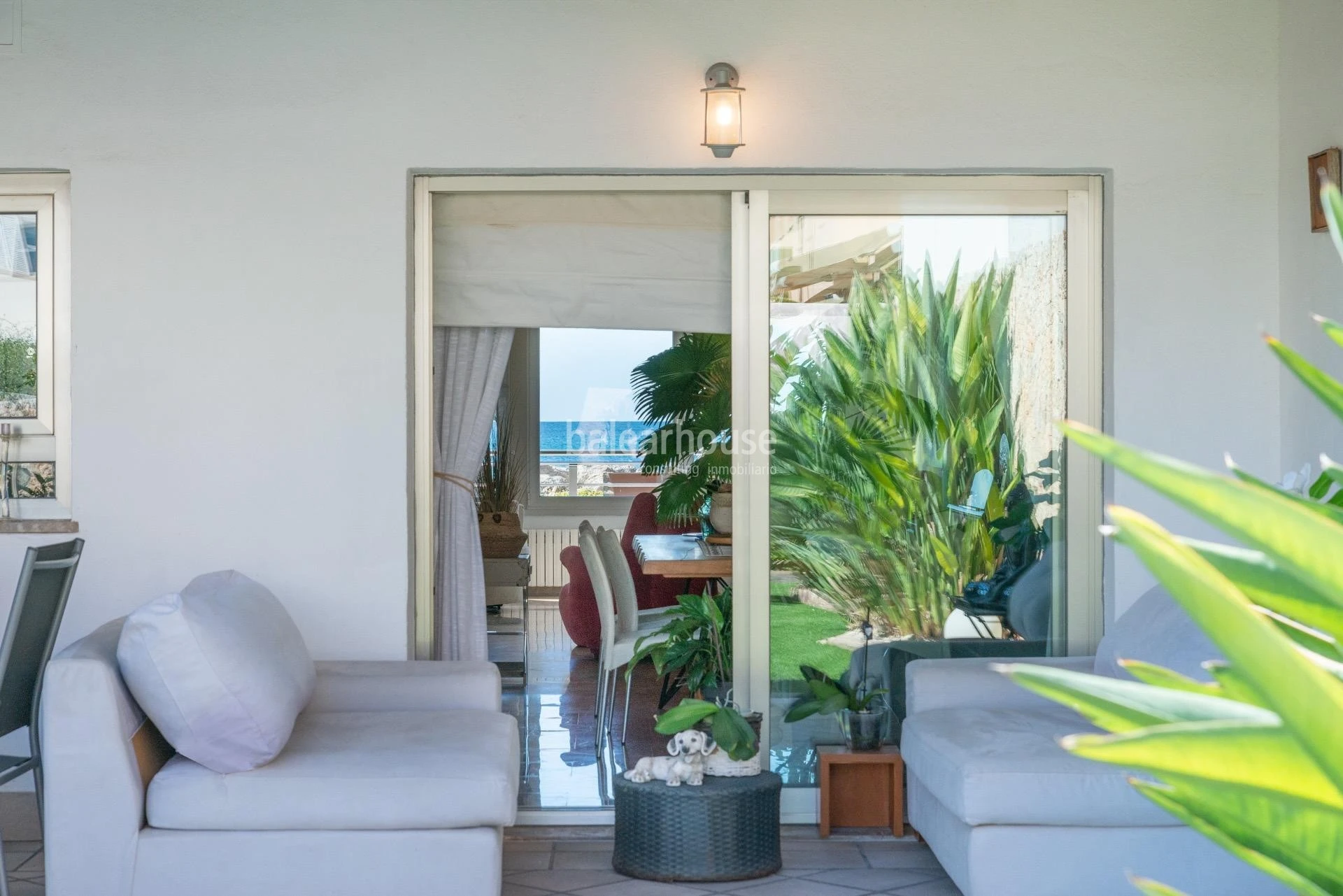 Magnífica casa frente al Mediterráneo con jardín, terraza y altas calidades en el privilegiado paseo del Portixol-Molinar