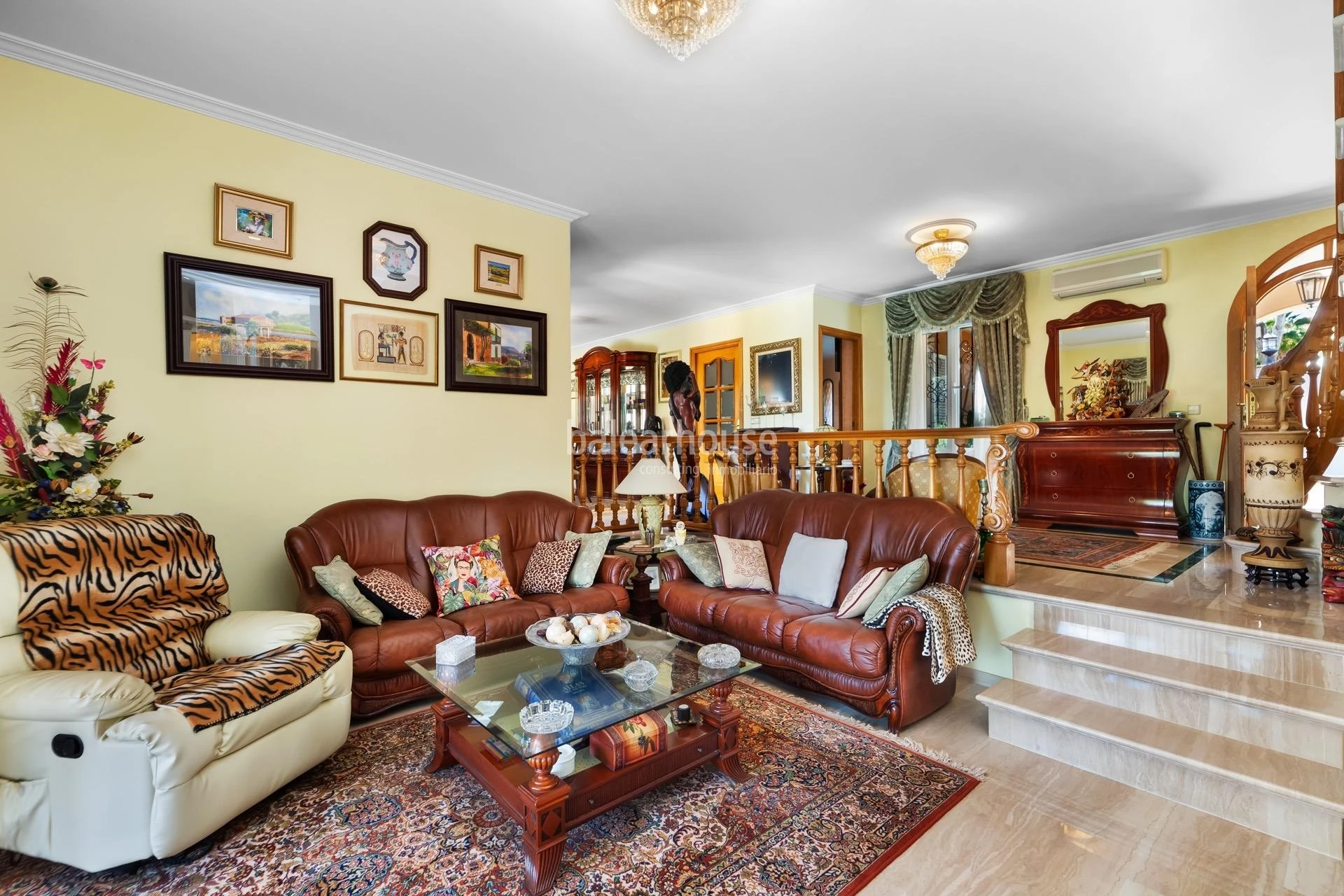 Bonito chalet con gran área de jardín, piscina y vistas despejadas a la montaña en Santa Ponsa