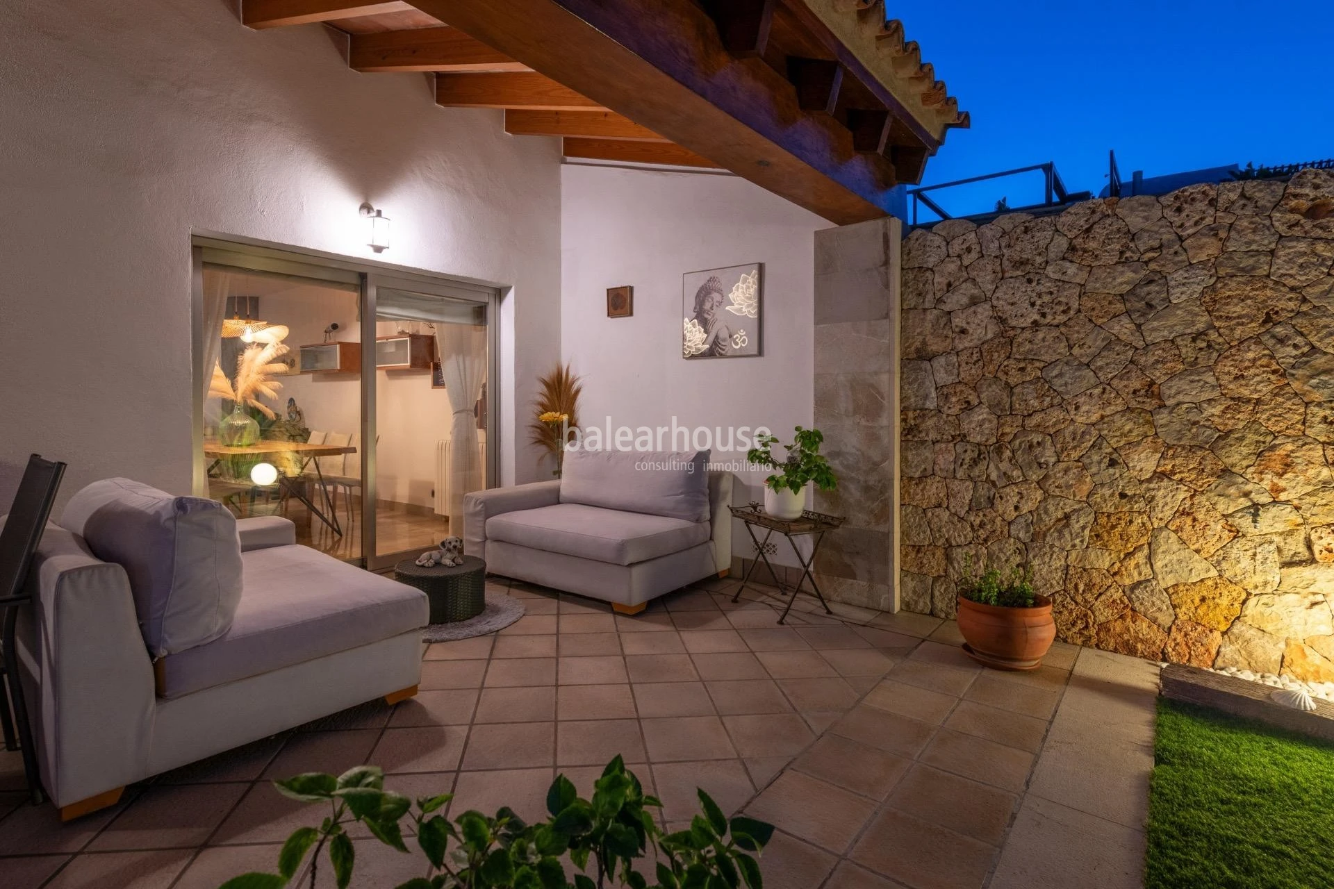 Magnífica casa frente al Mediterráneo con jardín, terraza y altas calidades en el privilegiado paseo del Portixol-Molinar