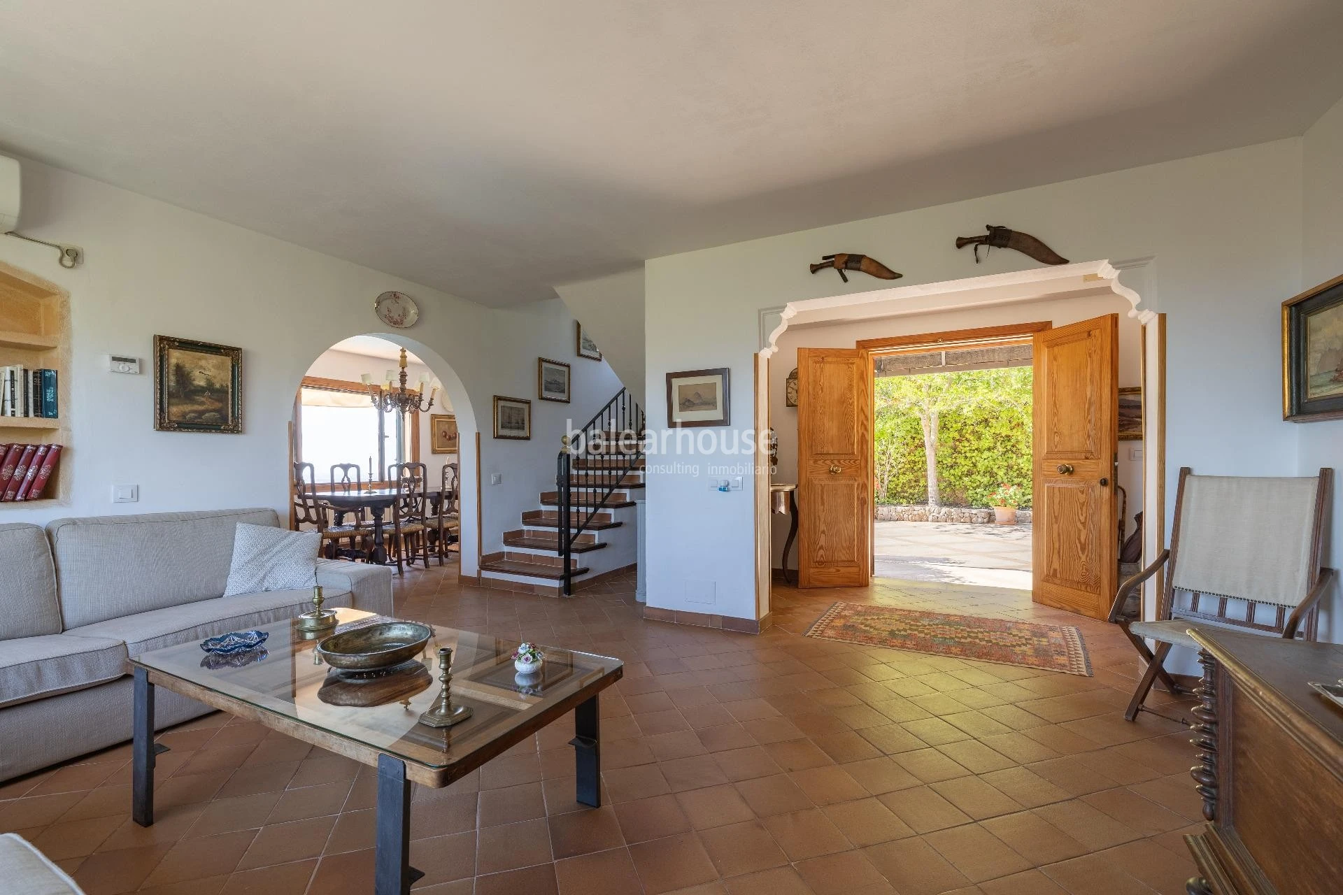 Beautiful views of the entire Tramuntana and Palma from this finca set high above Esporles