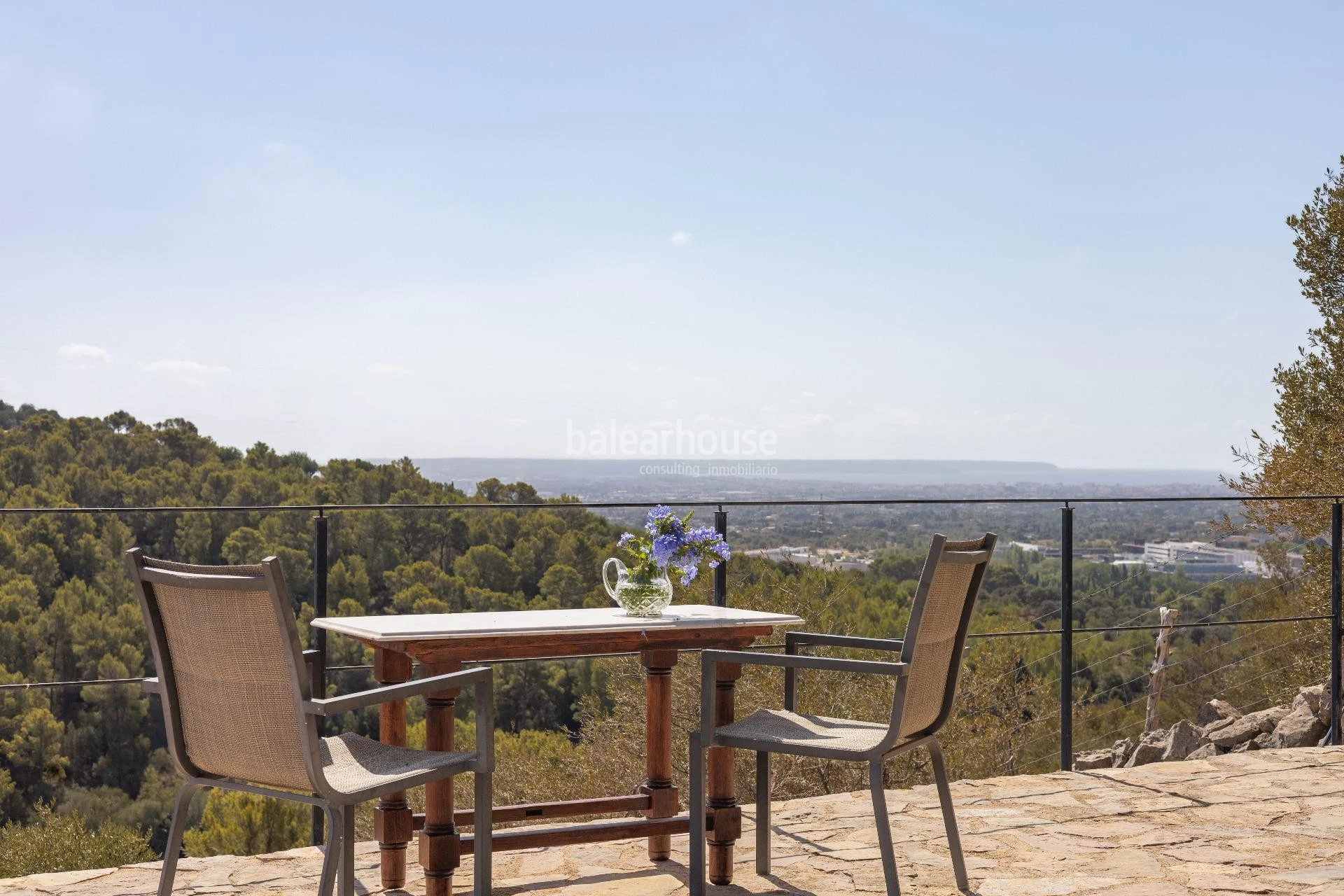 Beautiful views of the entire Tramuntana and Palma from this finca set high above Esporles