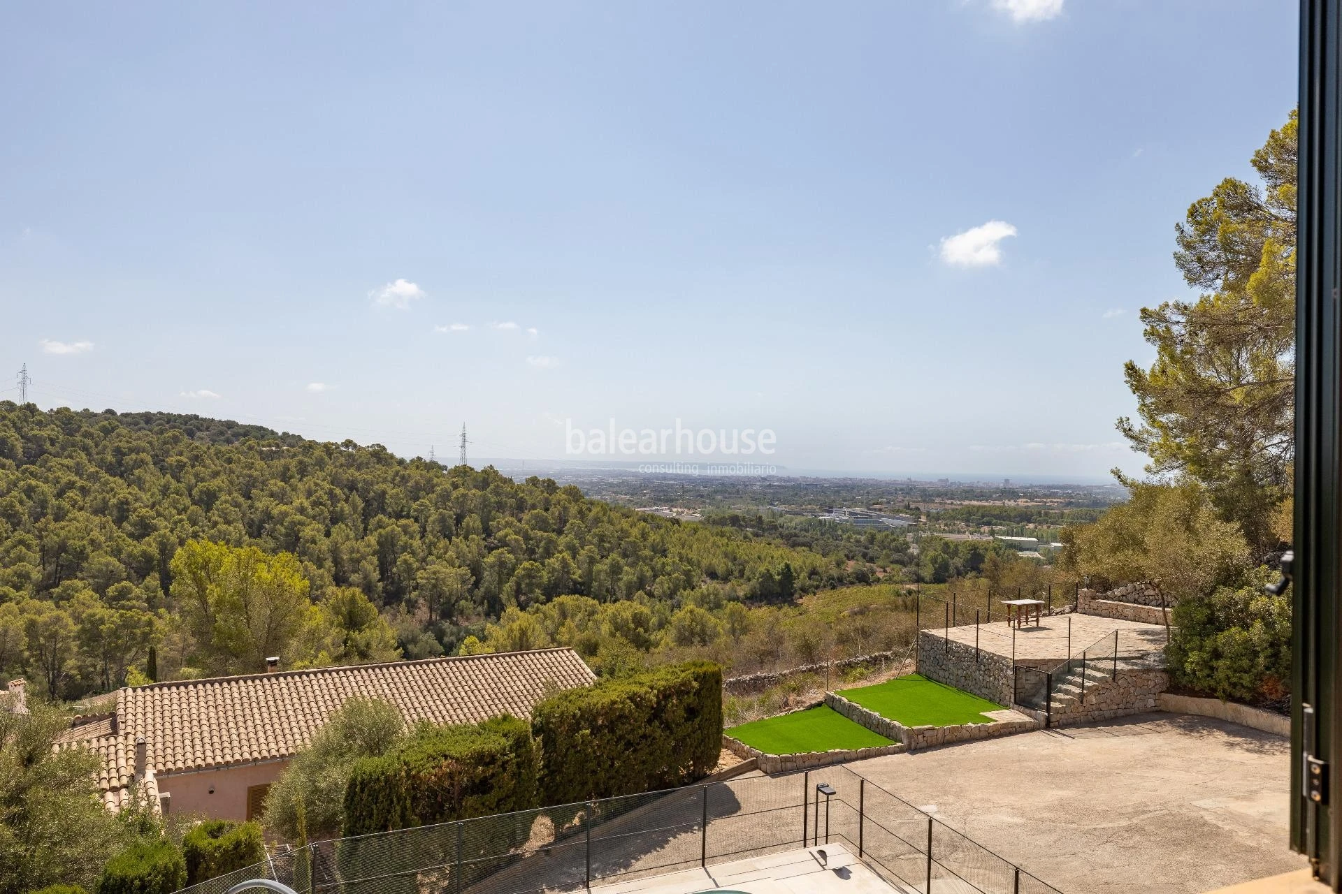 Beautiful views of the entire Tramuntana and Palma from this finca set high above Esporles