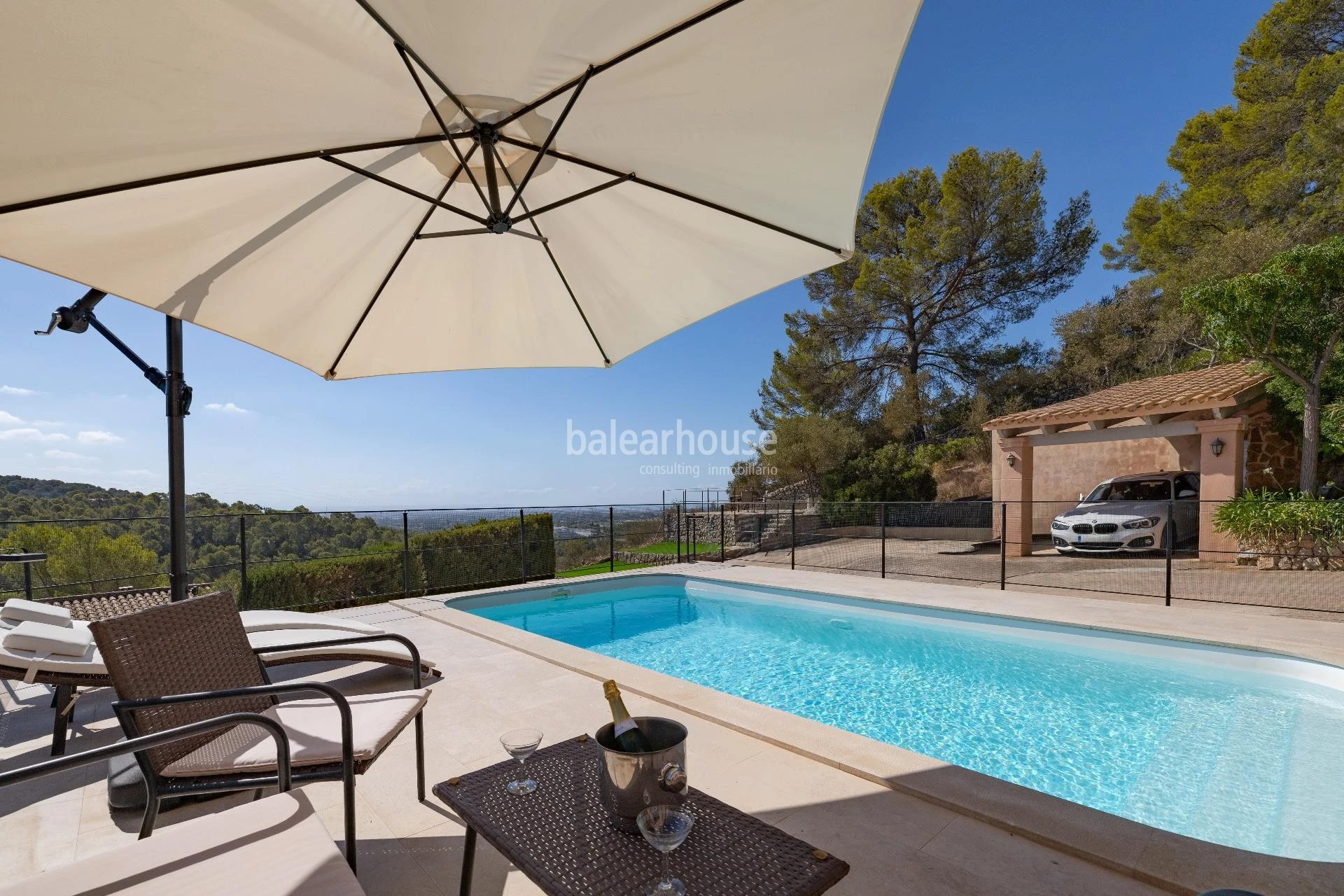 Beautiful views of the entire Tramuntana and Palma from this finca set high above Esporles