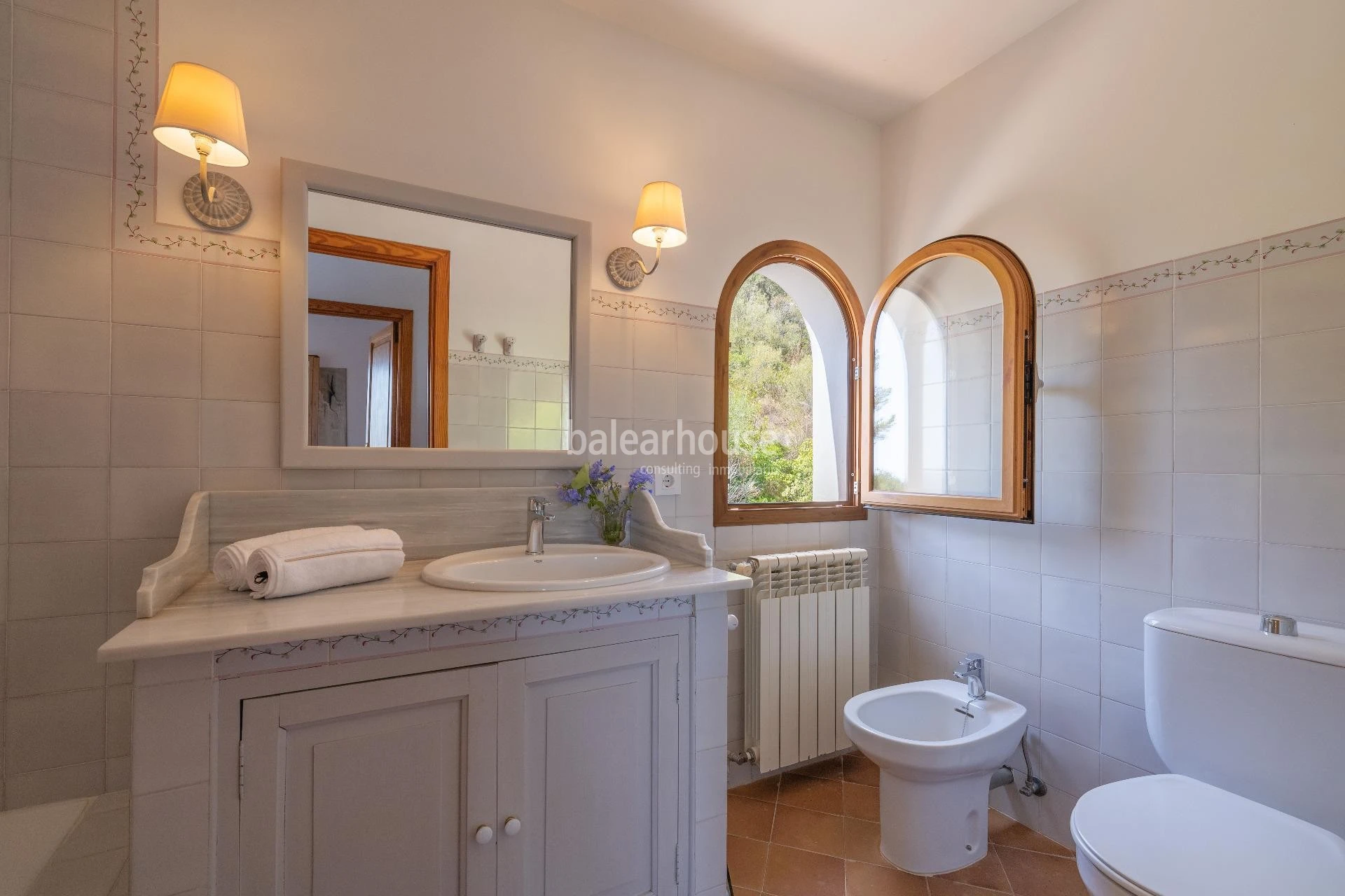 Beautiful views of the entire Tramuntana and Palma from this finca set high above Esporles