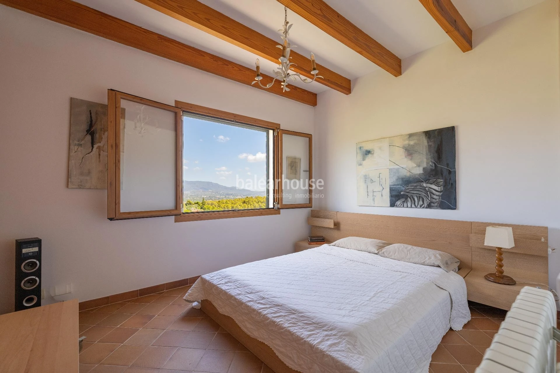 Beautiful views of the entire Tramuntana and Palma from this finca set high above Esporles
