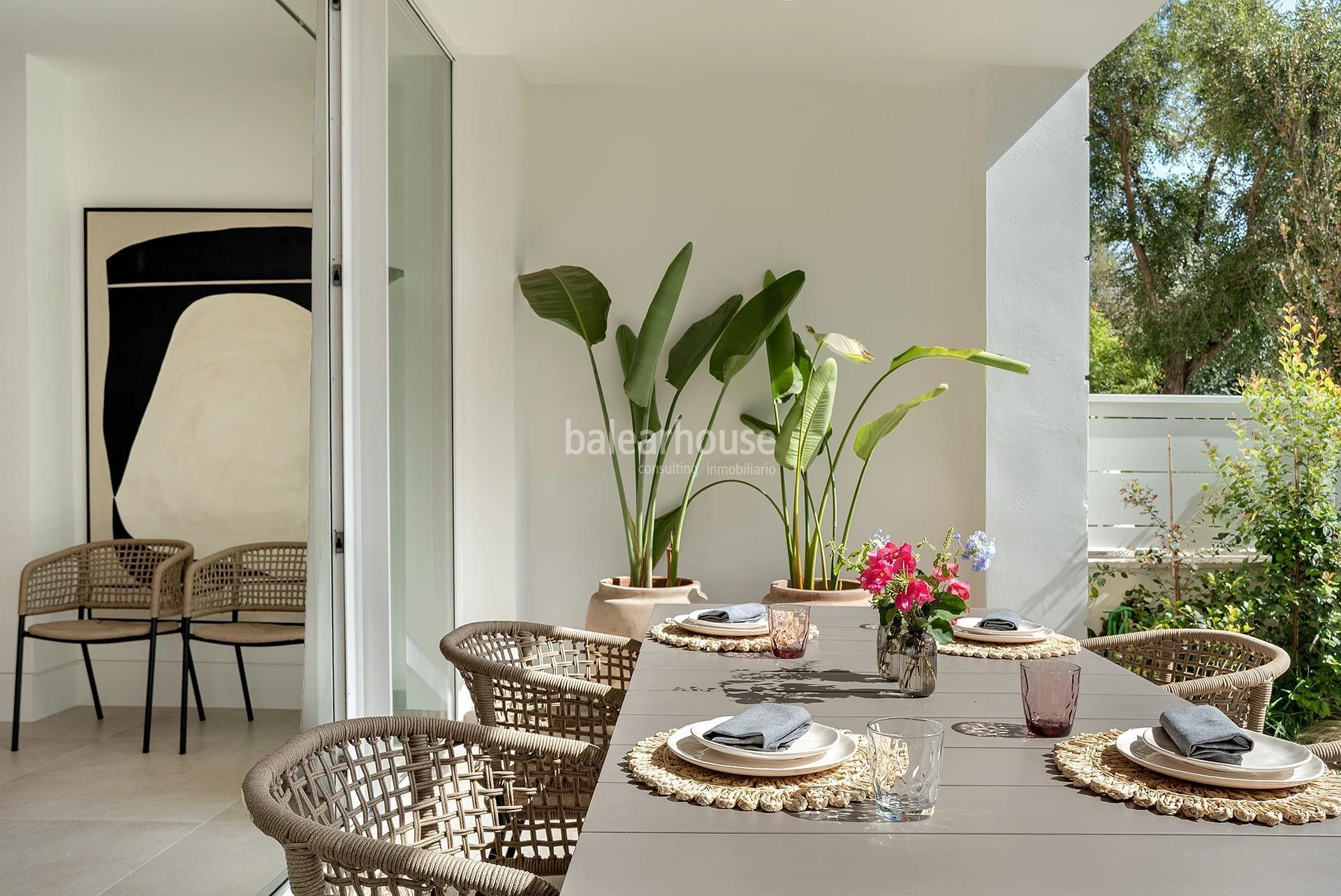 Elegante planta baja con jardín y terrazas a pocos pasos de la playa en Ciudad Jardín