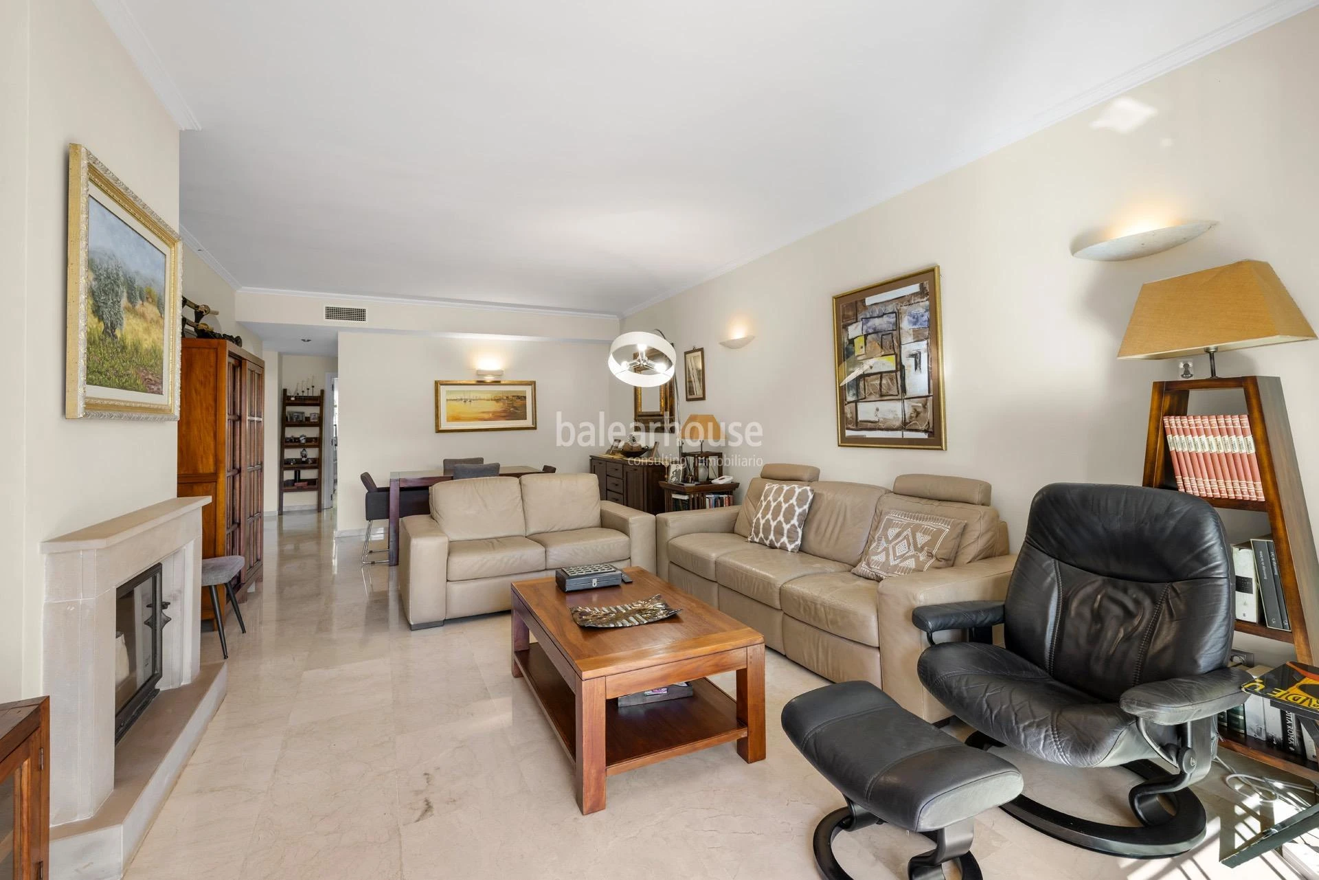 Geräumige, helle Wohnung mit Terrasse, Pool und Gärten, nahe den Stränden und direkt am Golfplatz in Puig de Ros