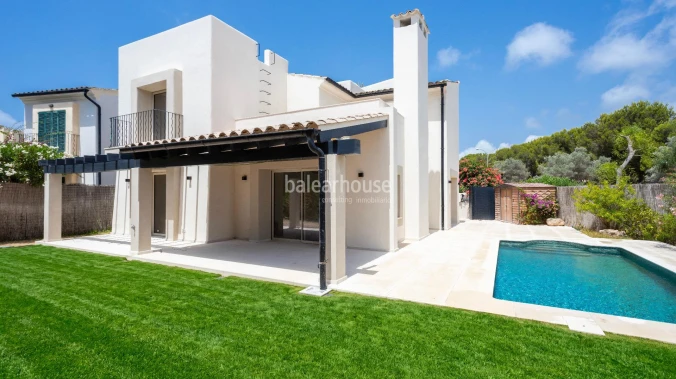 Bright villa featuring premium-quality materials, a garden and a swimming pool next to the golf course in Nova Santa Ponsa.