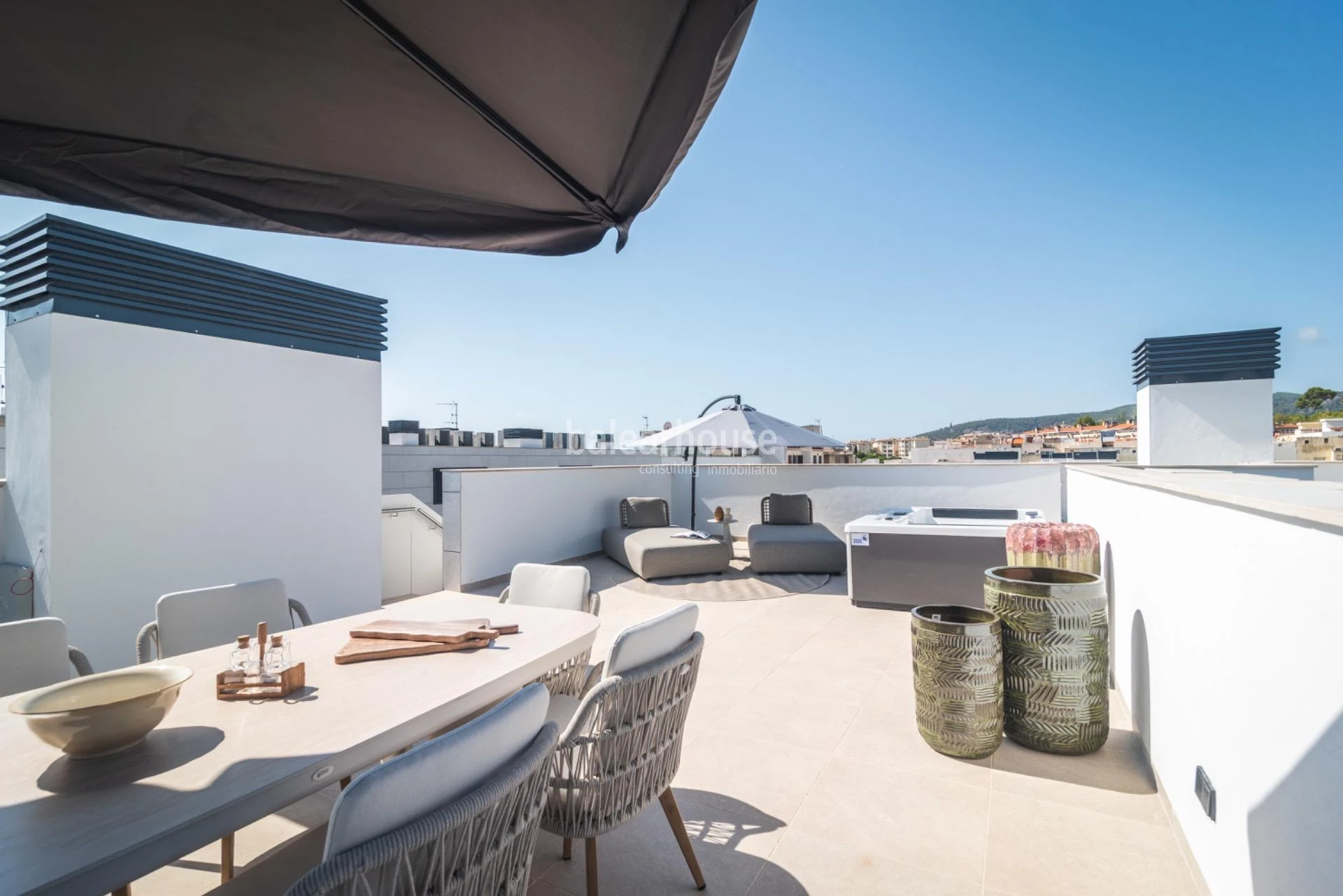 Altas calidades y diseño moderno en estos áticos de obra nueva junto al golf y zonas verdes en Palma