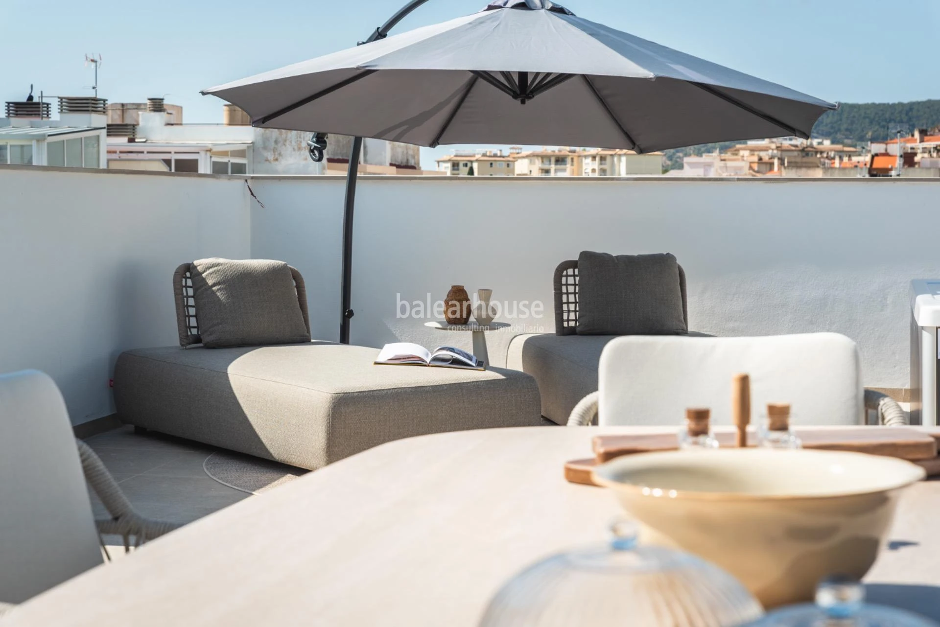 Altas calidades y diseño moderno en estos áticos de obra nueva junto al golf y zonas verdes en Palma